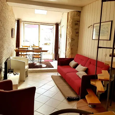 Maison *